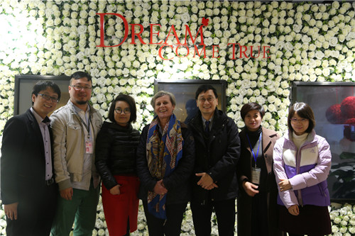 國(guó)際化妝品化學(xué)師聯(lián)合會(huì)會(huì)長(zhǎng)率專(zhuān)家團(tuán)蒞臨棟方參觀交流